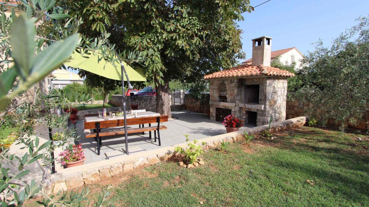 Malinska Apartment 1 Sveti Anton  المظهر الخارجي الصورة