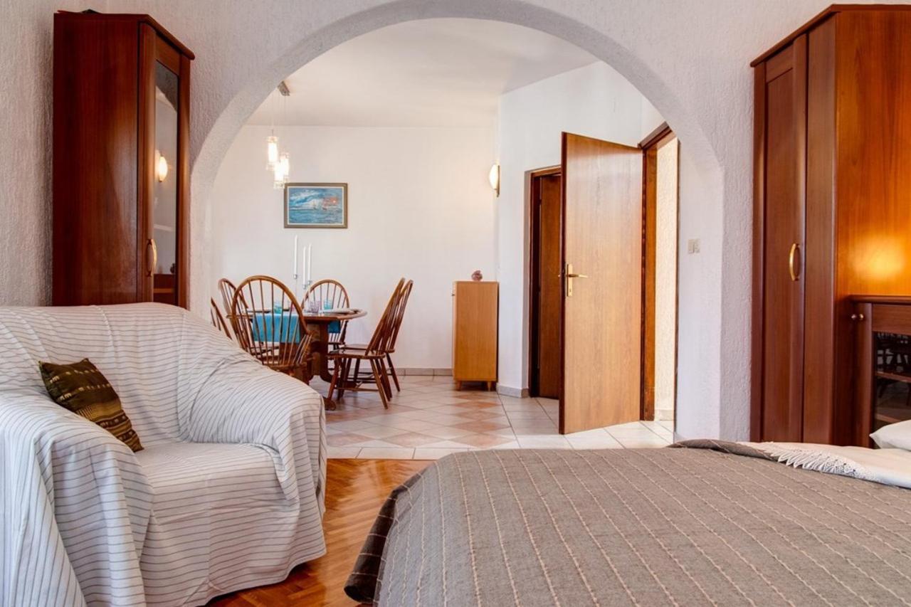 Malinska Apartment 1 Sveti Anton  المظهر الخارجي الصورة